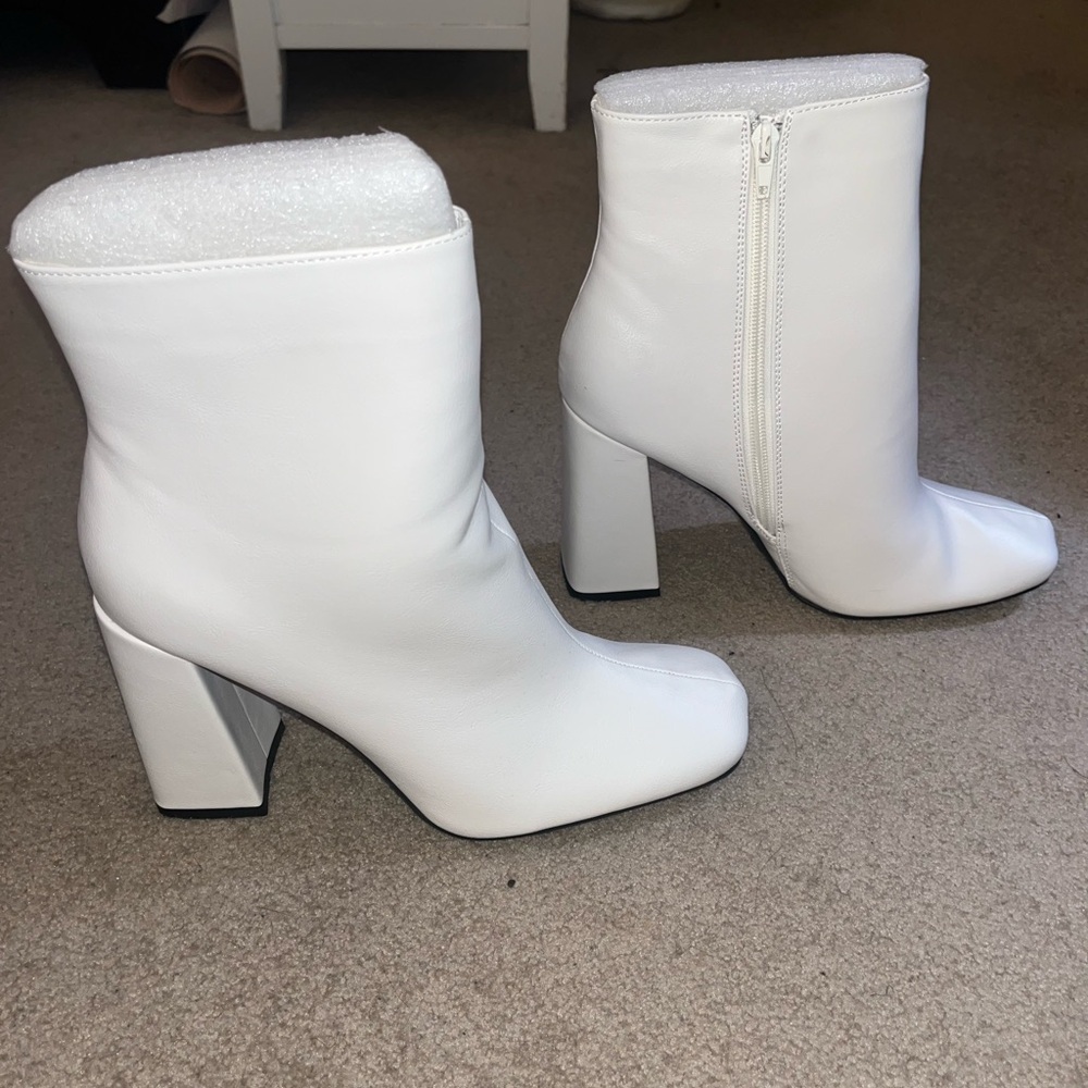 SHEIN White Pointed Toe Heeled Boots | Size 11